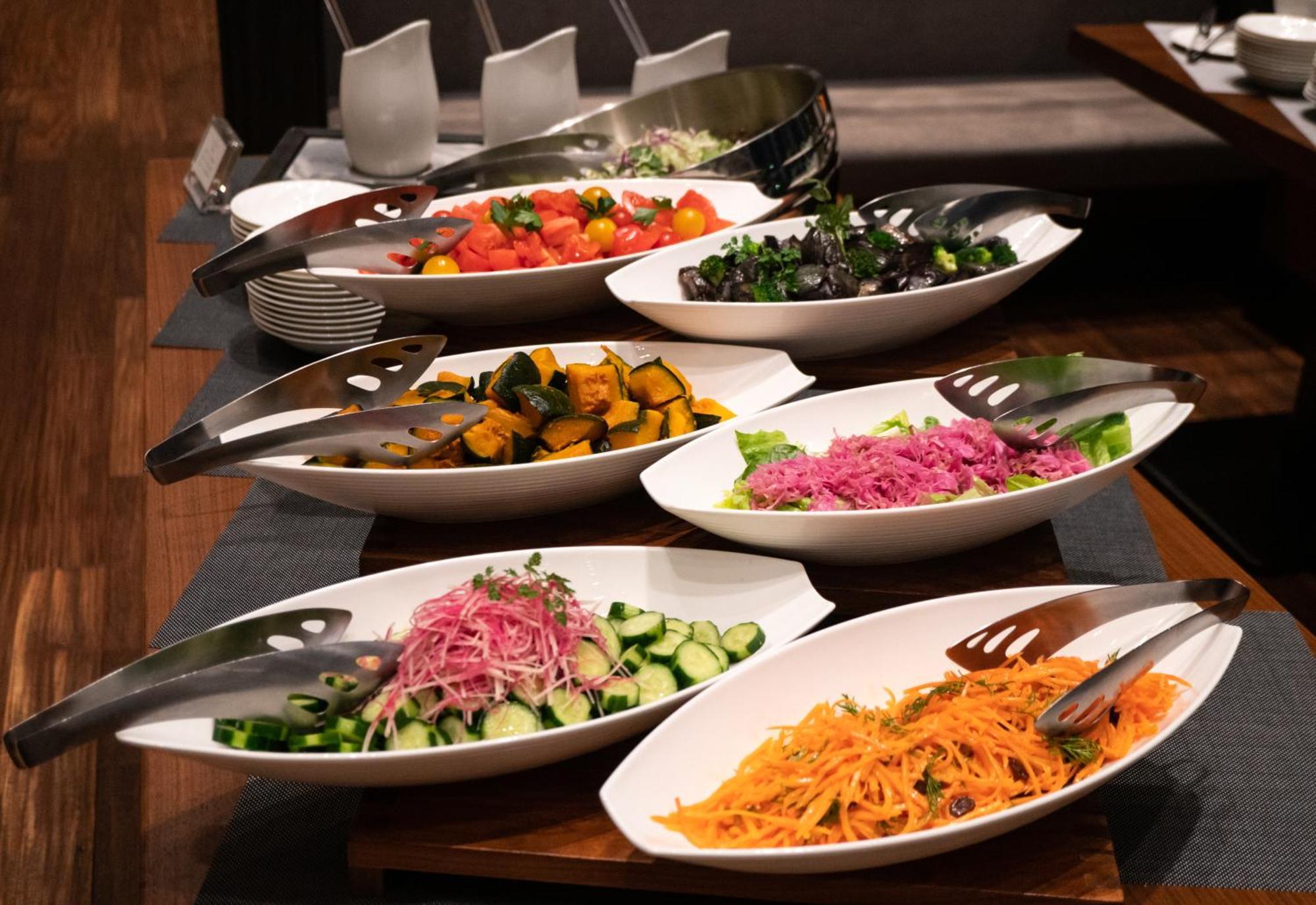 The Gate Hotel Tokyo By Hulic Kültér fotó A selection of salads